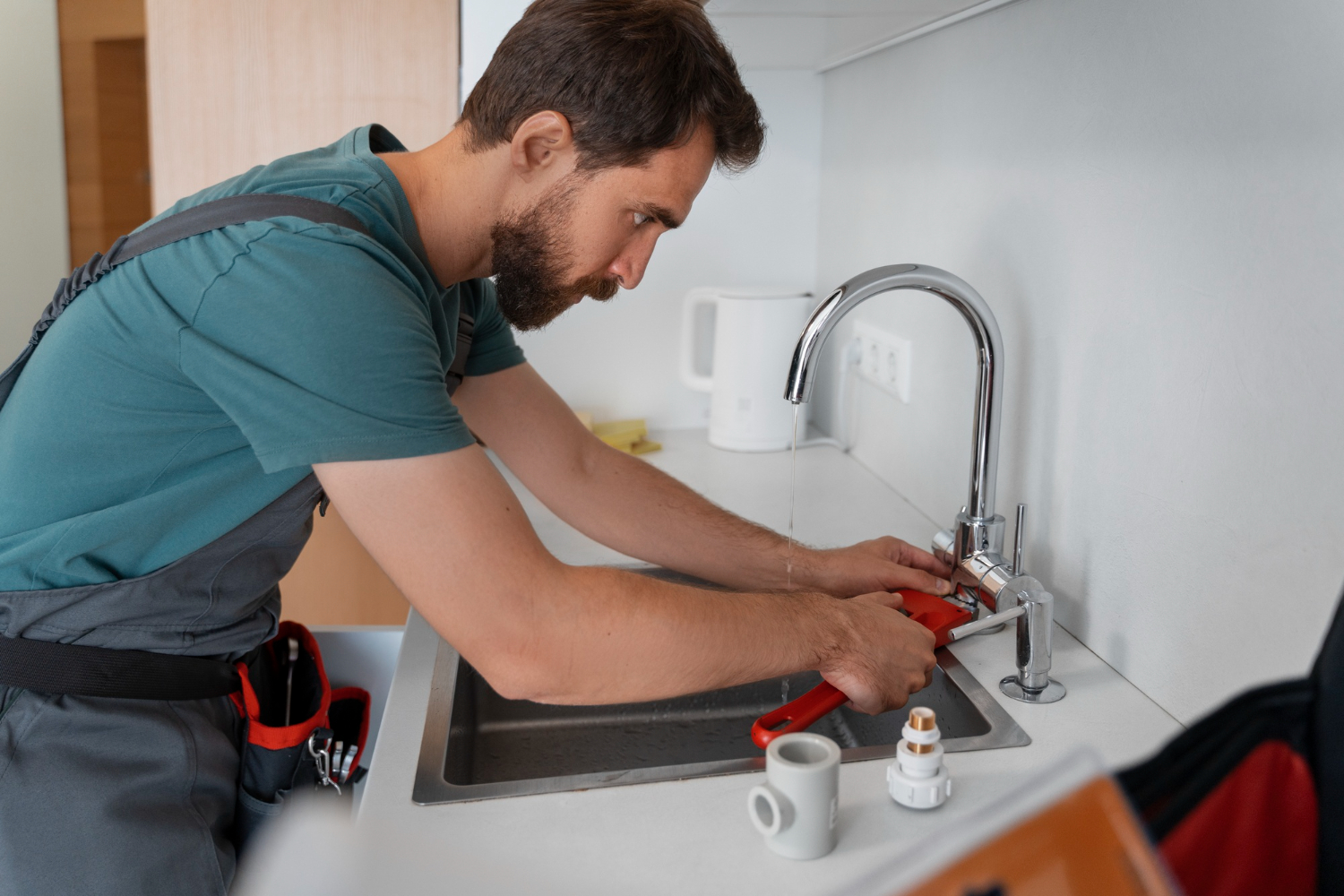 Pull-Down vs. Pull-Out Faucets: What’s Best for Your Kitchen?